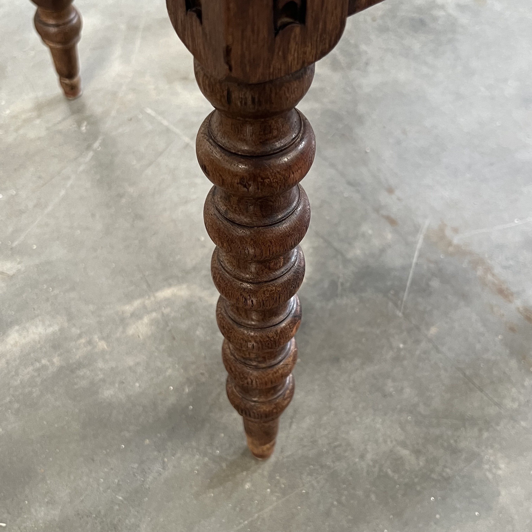 objet-vagabond-antique-chairs0000