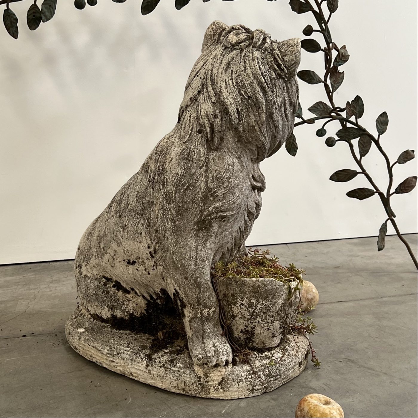 objet-vagabond-concrete-dog0004