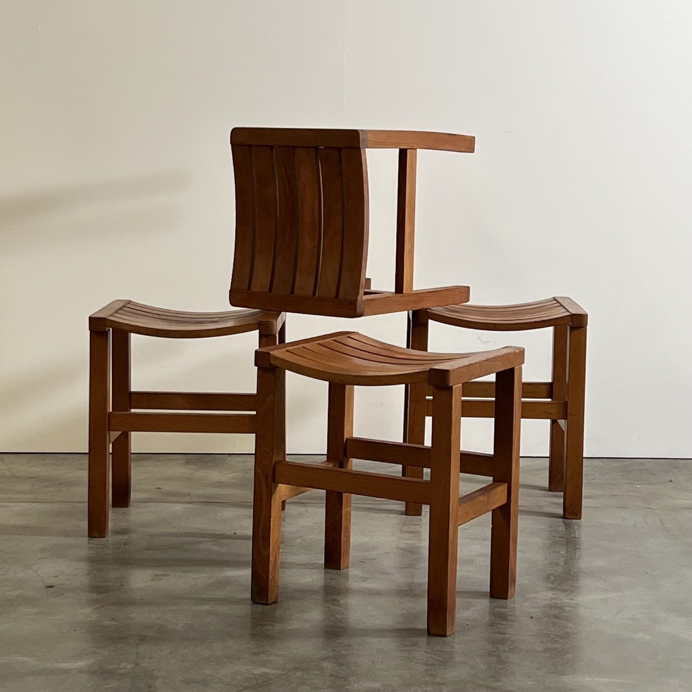 objet-vagabond-vintage-stools0000