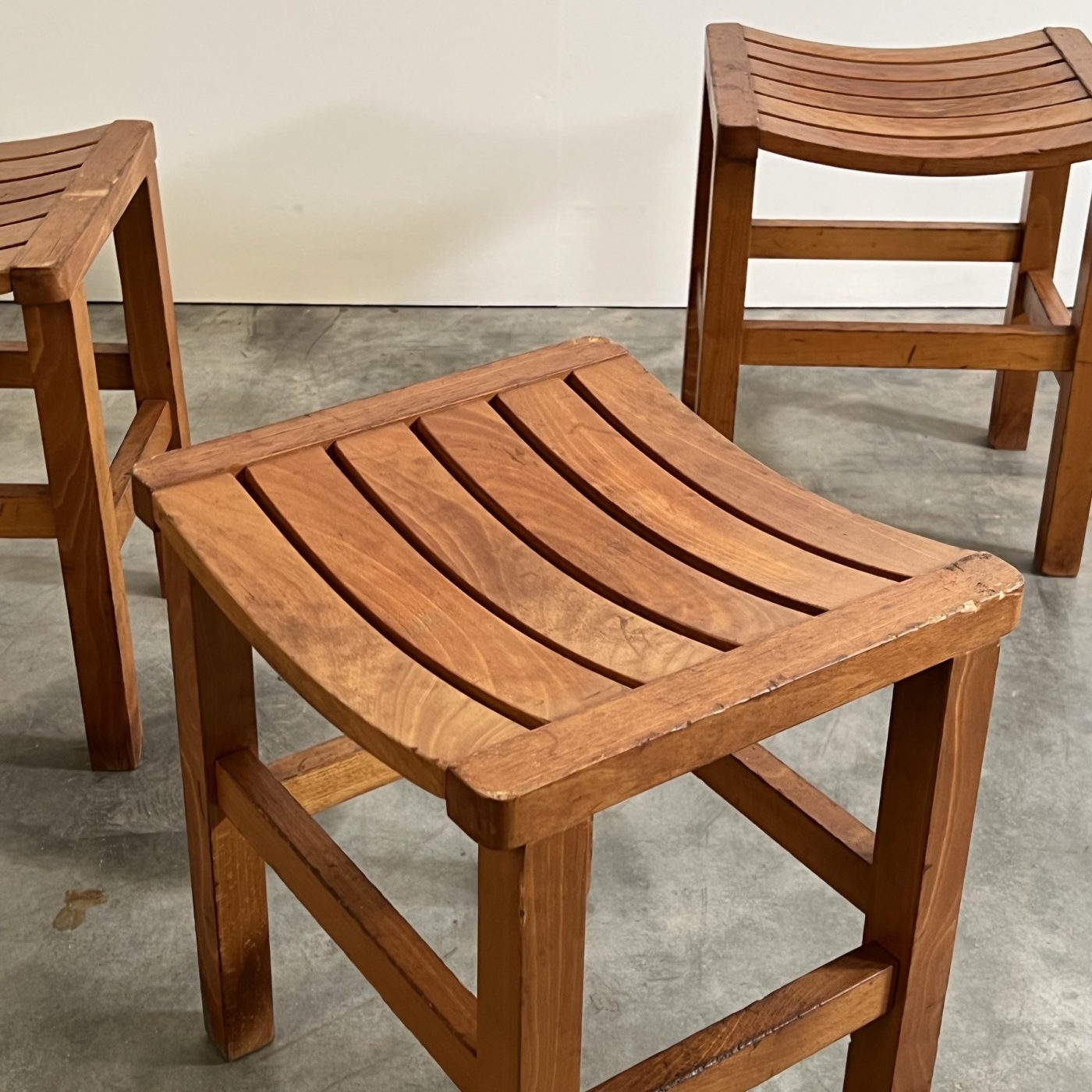 objet-vagabond-vintage-stools0001