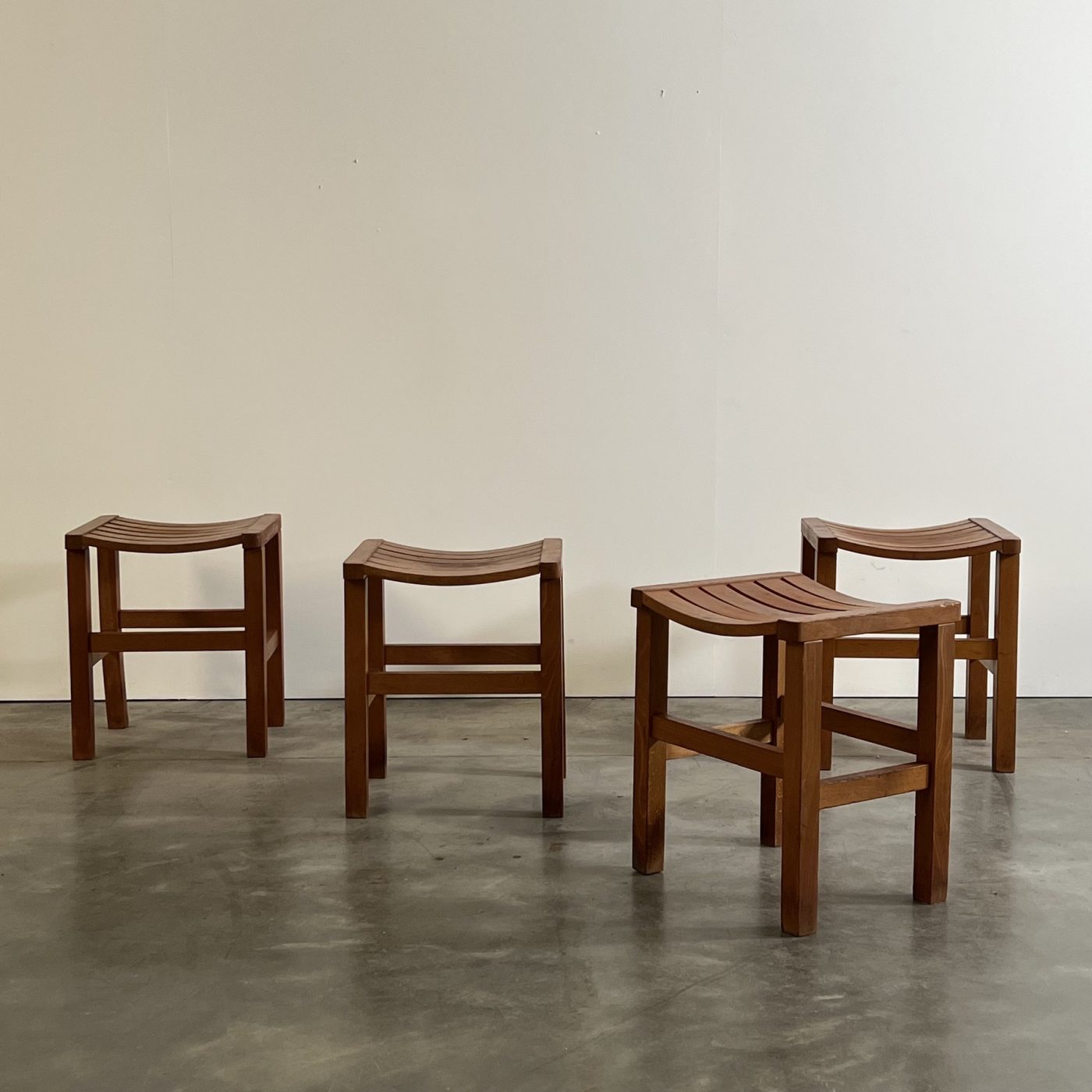 objet-vagabond-vintage-stools0004