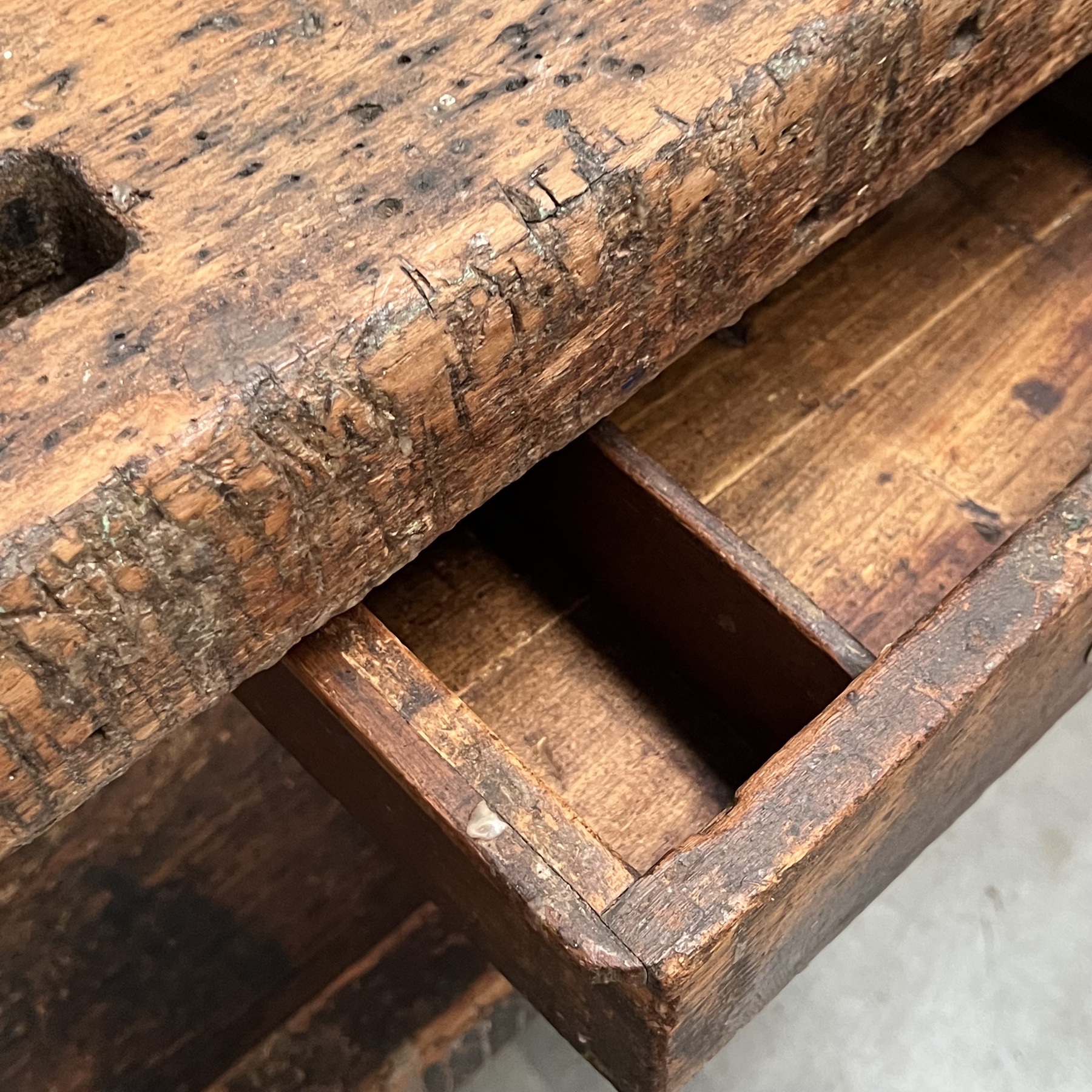 objet-vagabond-carpenter-bench0002