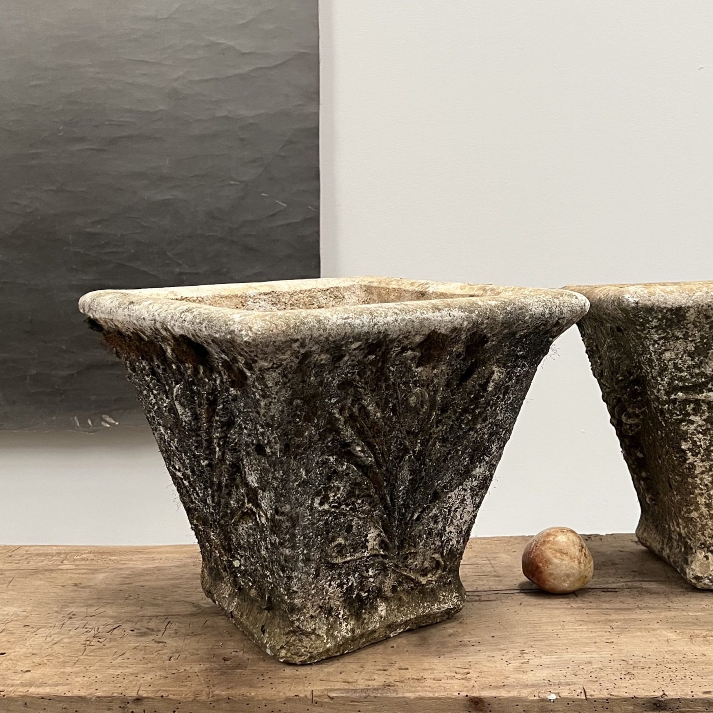 objet-vagabond-concrete-urns0003
