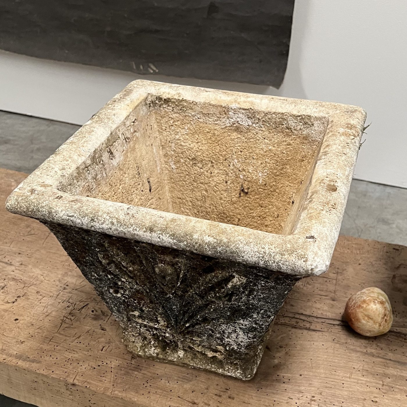 objet-vagabond-concrete-urns0004