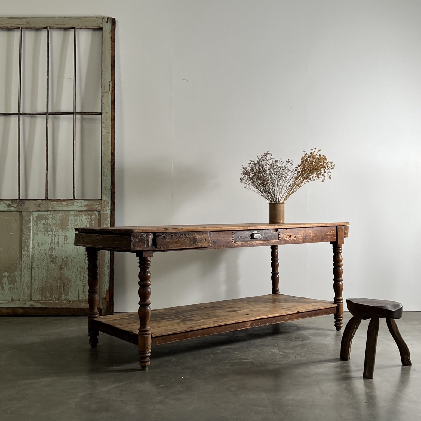 objet-vagabond-draper-table0002