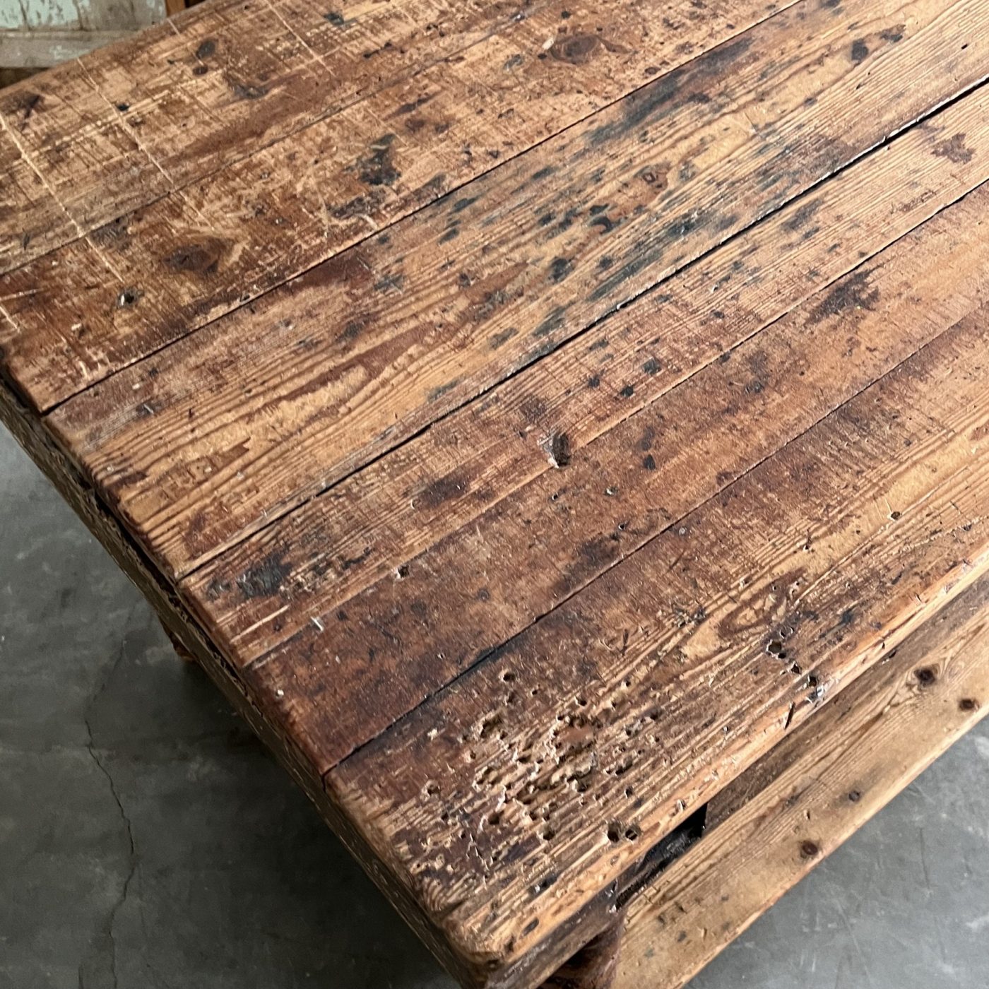objet-vagabond-draper-table0006