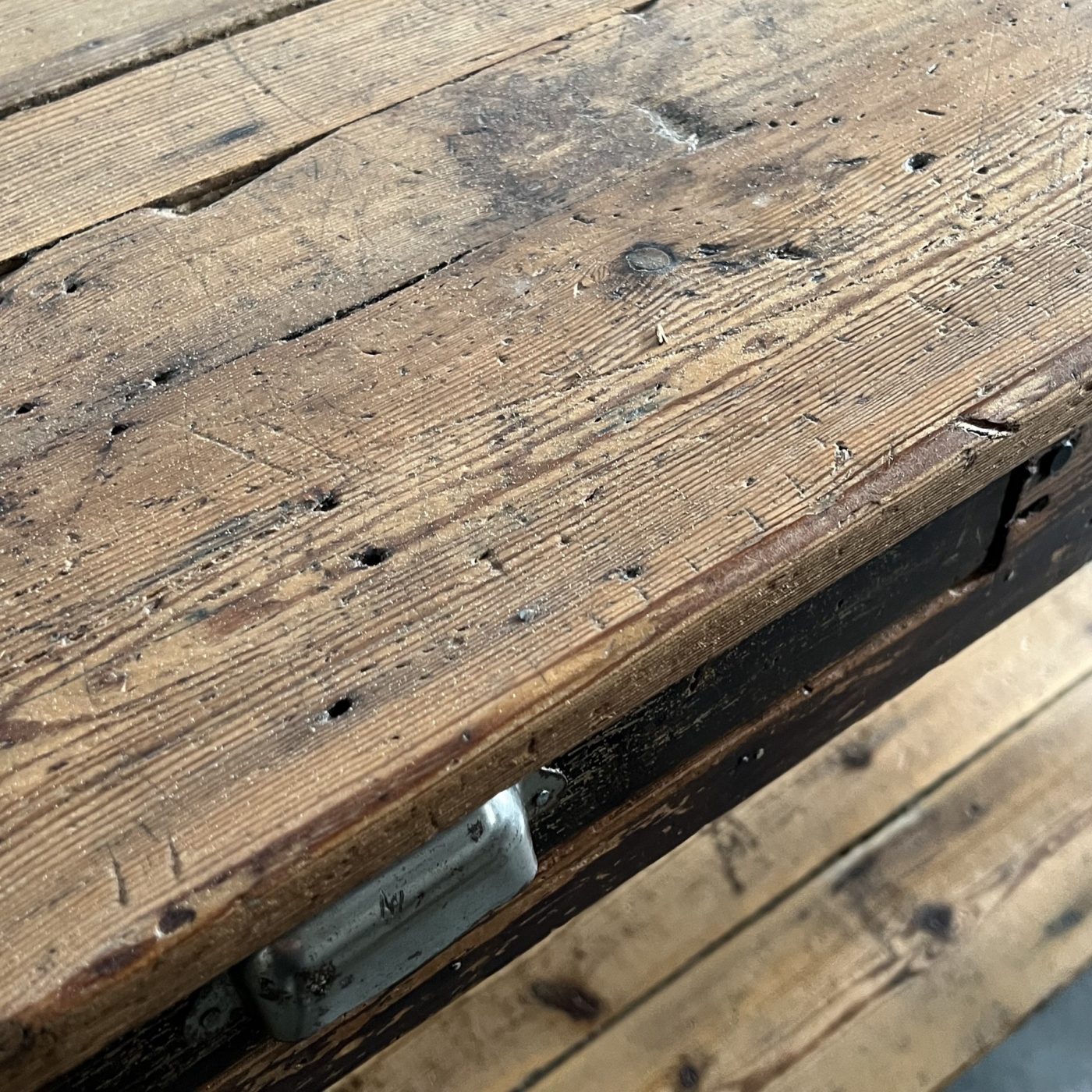 objet-vagabond-draper-table0007