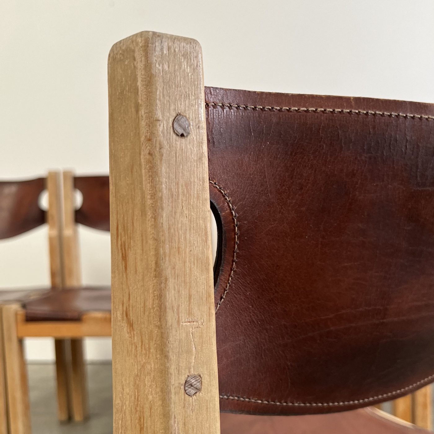 objet-vagabond-leather-chairs0001