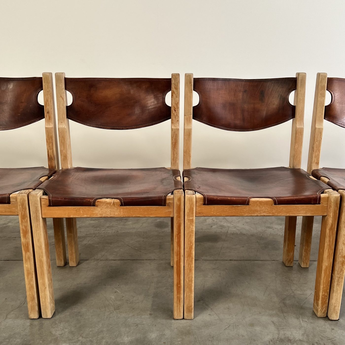 objet-vagabond-leather-chairs0002