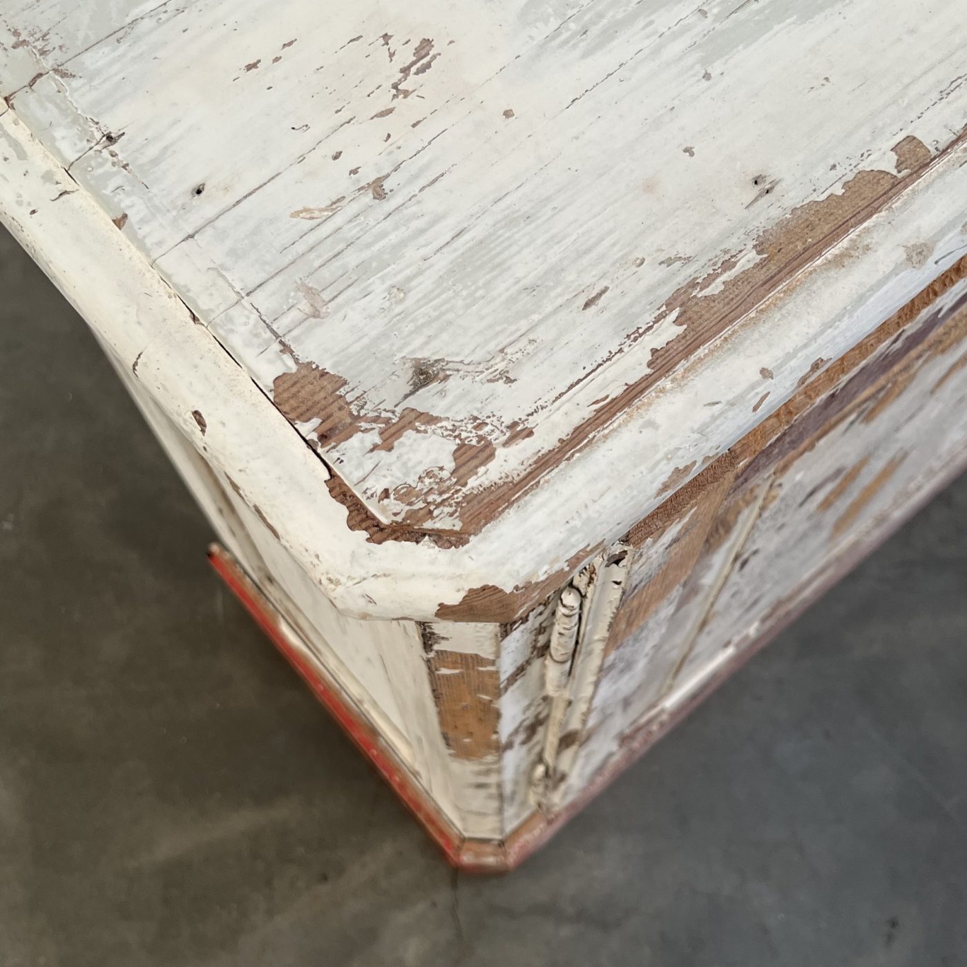 objet-vagabond-painted-cabinet0010
