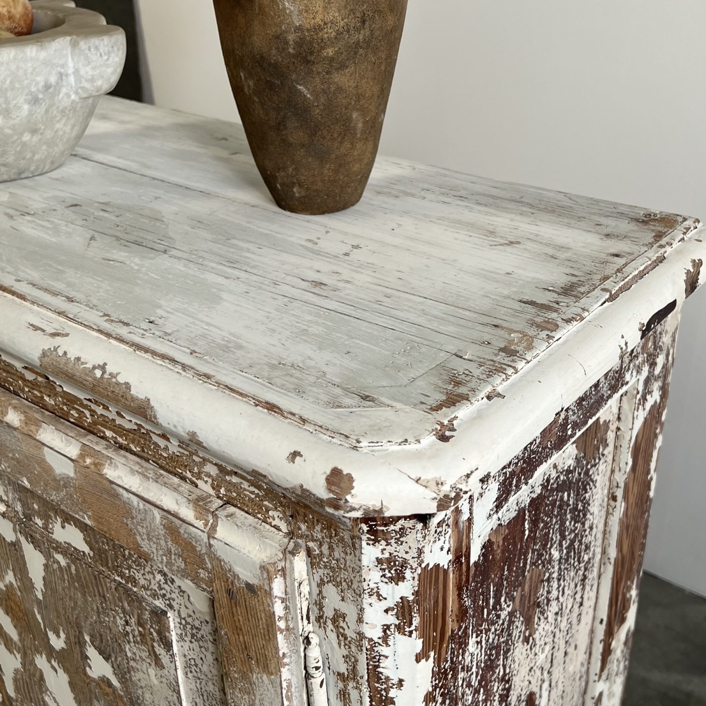 objet-vagabond-painted-cabinet0011