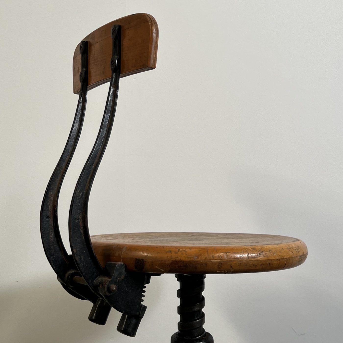 objet-vagabond-singer-chairs0002
