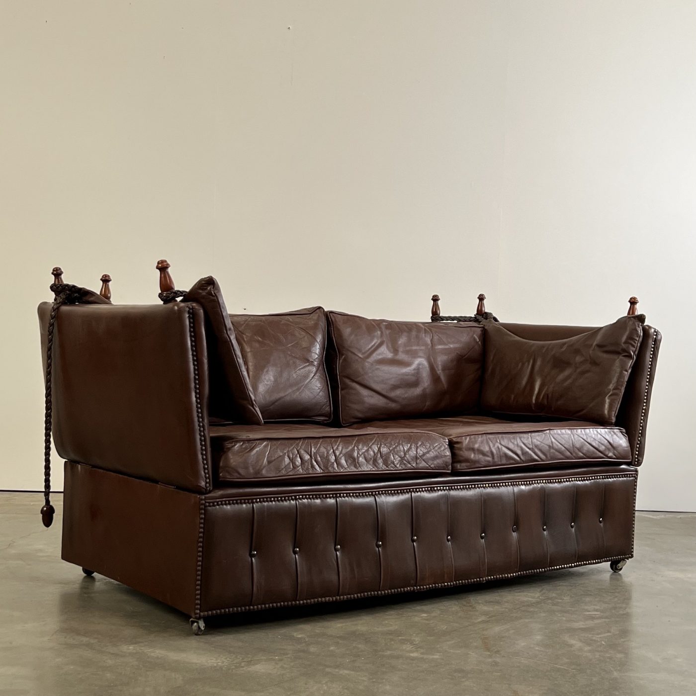 objet-vagabond-leather-sofa0003