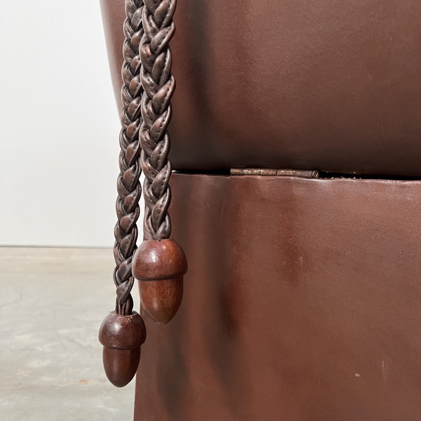 objet-vagabond-leather-sofa0005