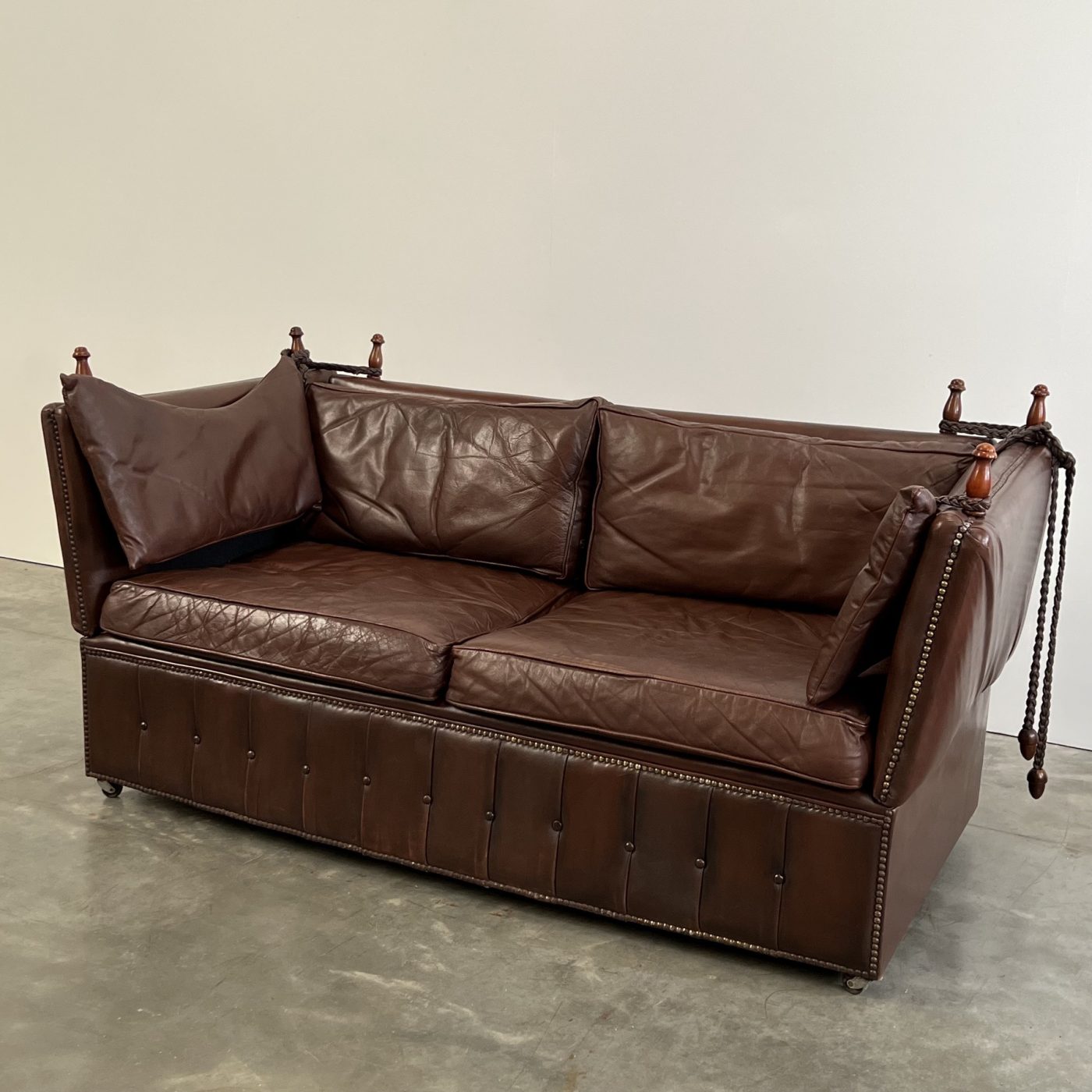 objet-vagabond-leather-sofa0007