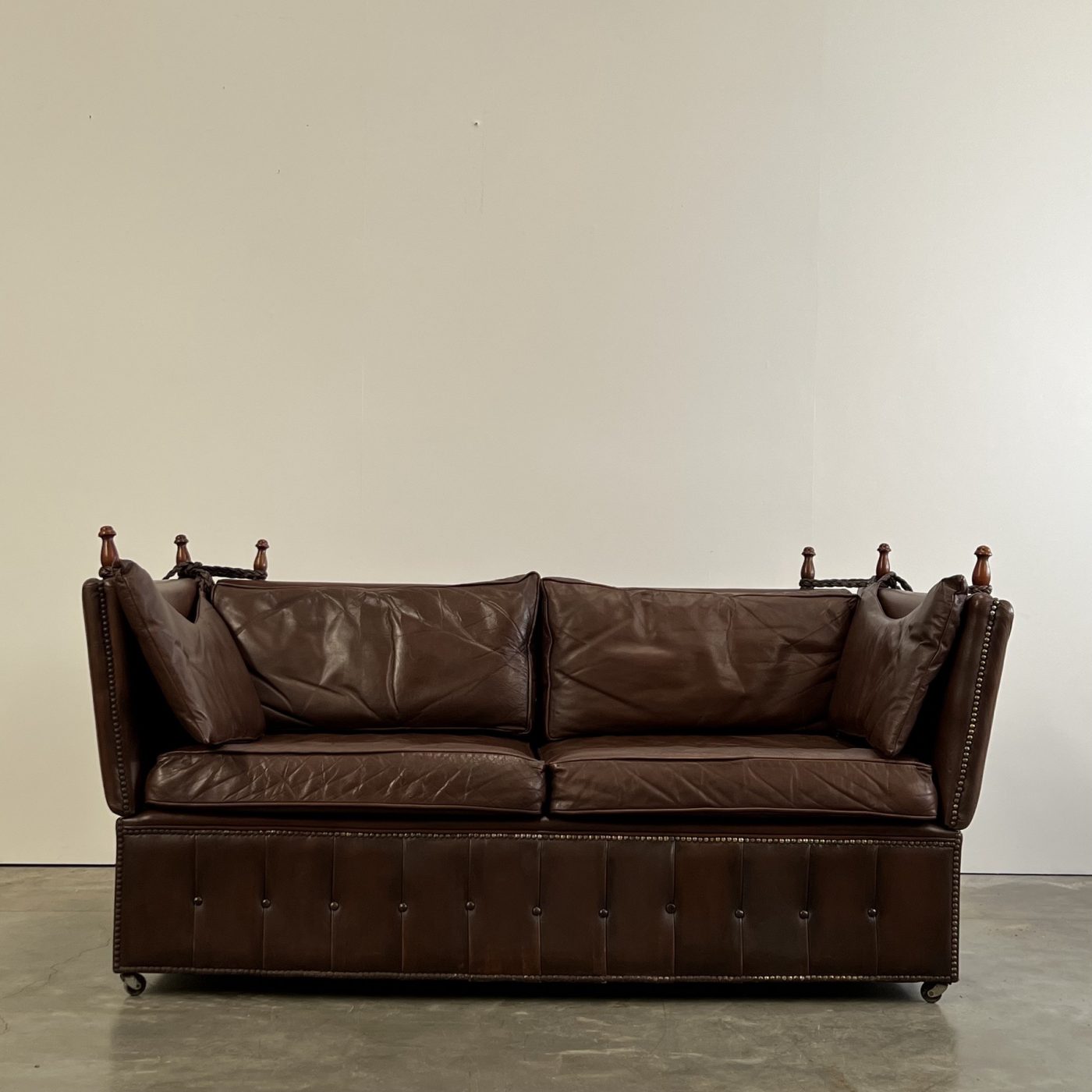 objet-vagabond-leather-sofa0008