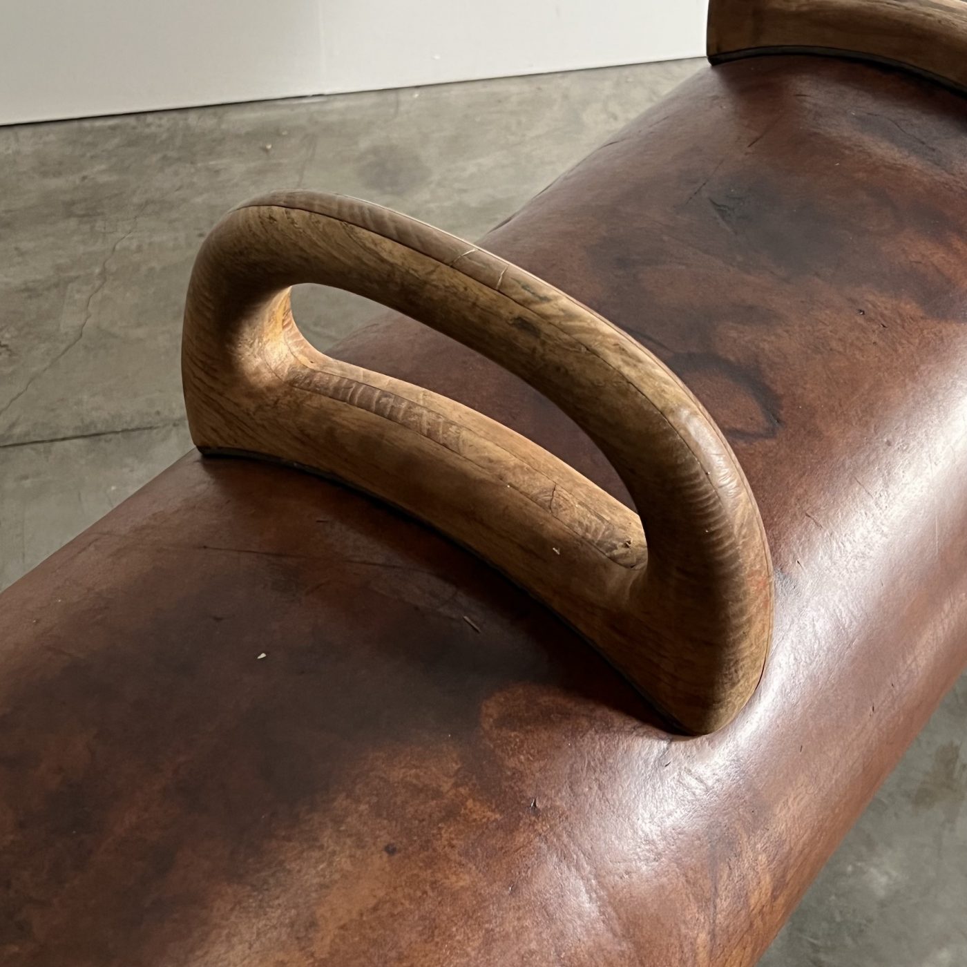 objet-vagabond-leather-bench0003