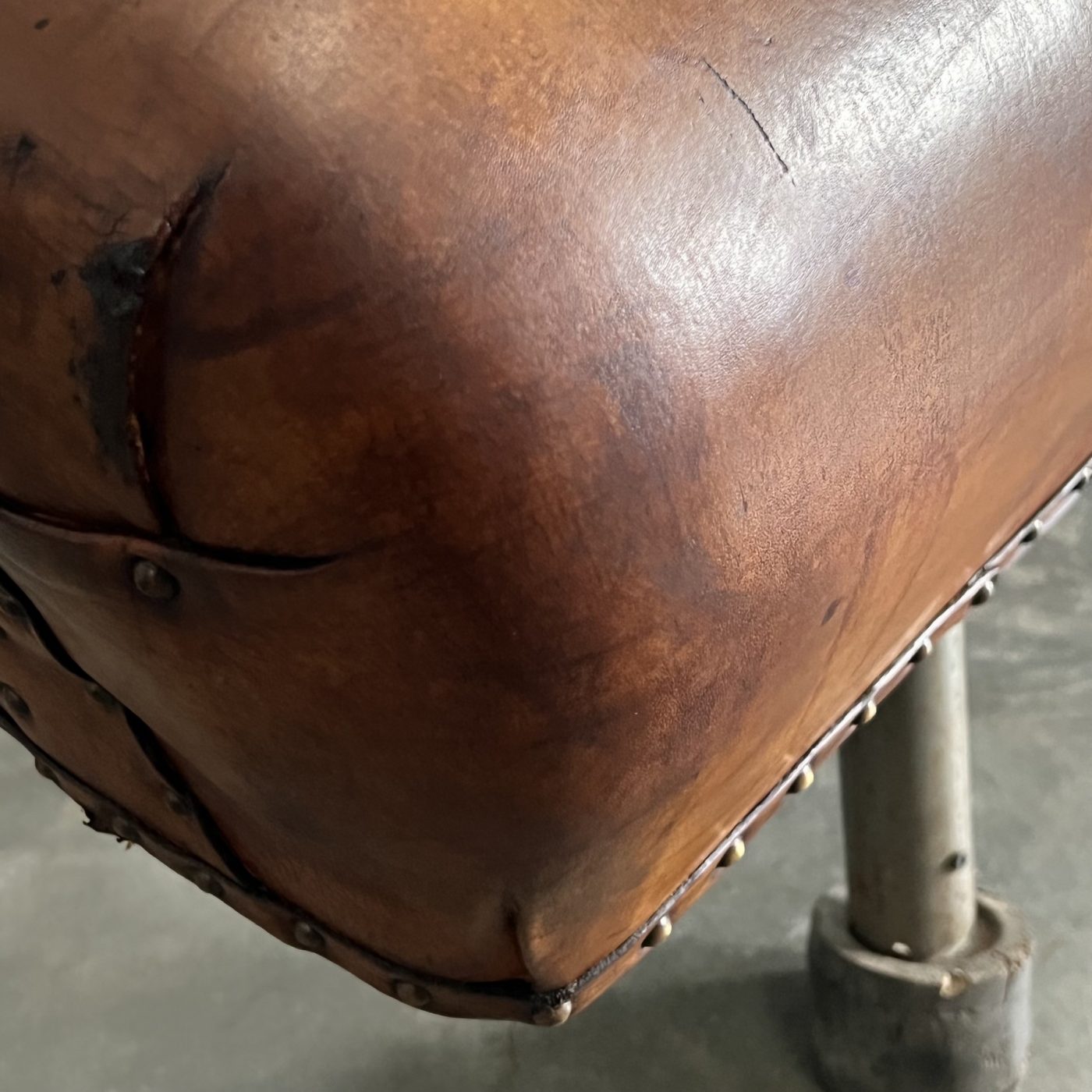 objet-vagabond-leather-bench0005