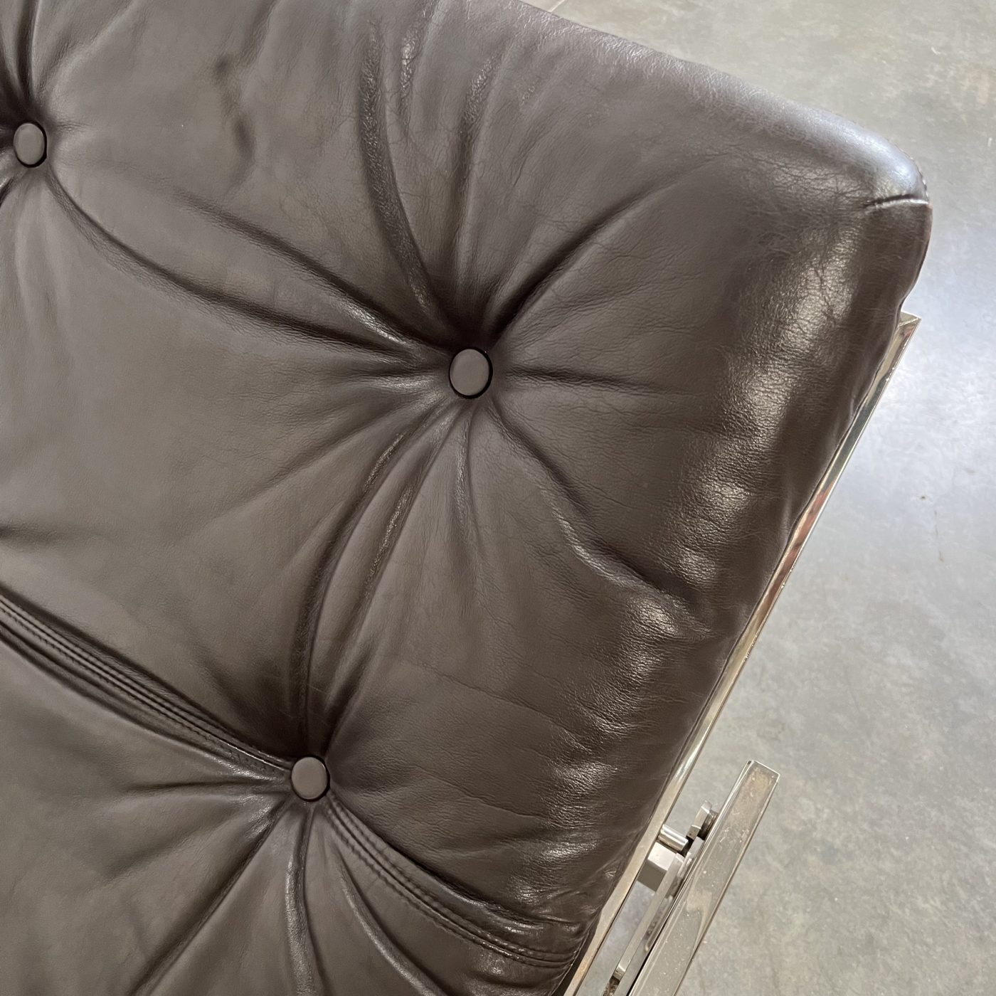 objet-vagabond-midcentury-armchairs0002