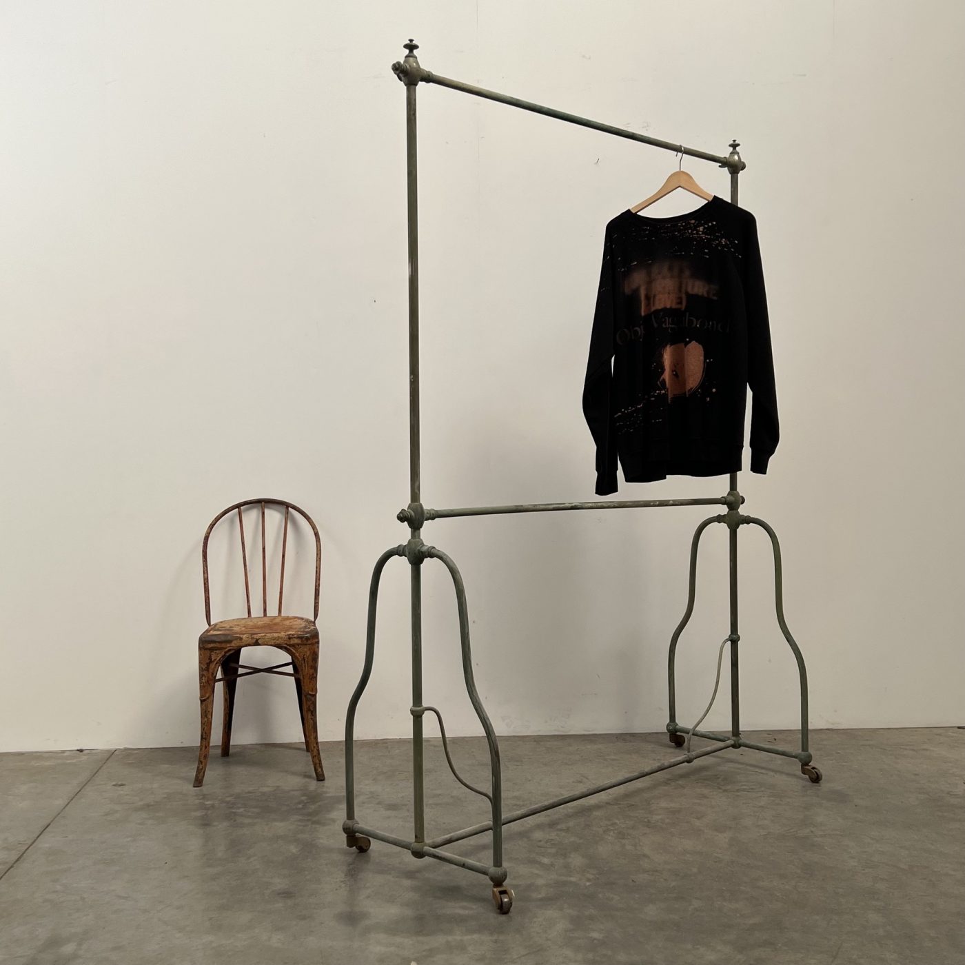 objet-vagabond-clothier-rack0003