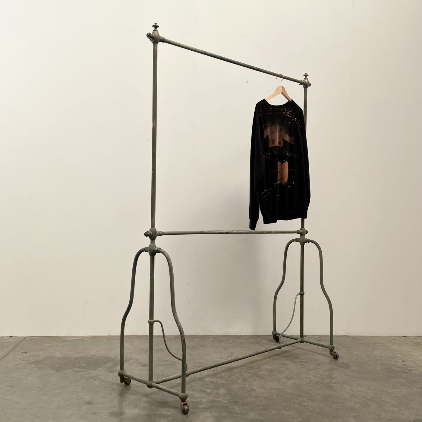 objet-vagabond-clothier-rack0006