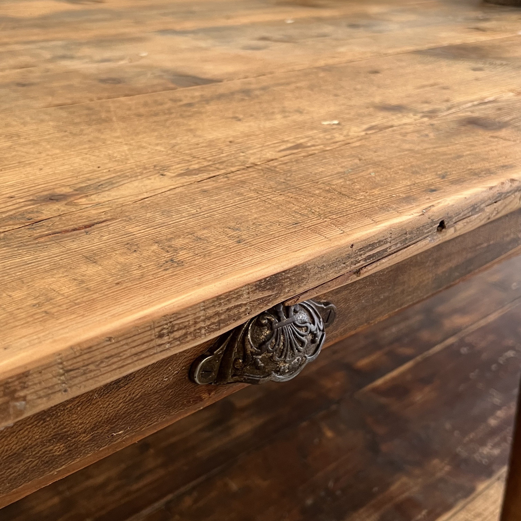 objet-vagabond-draper-table0002