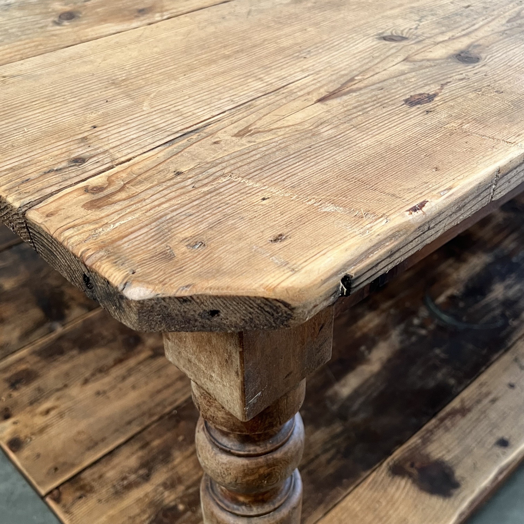 objet-vagabond-draper-table0011