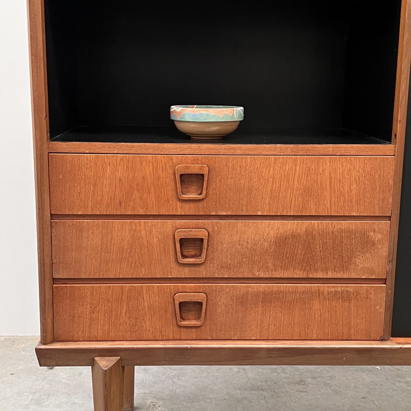 objet-vagabond-midcentury-cabinet0004