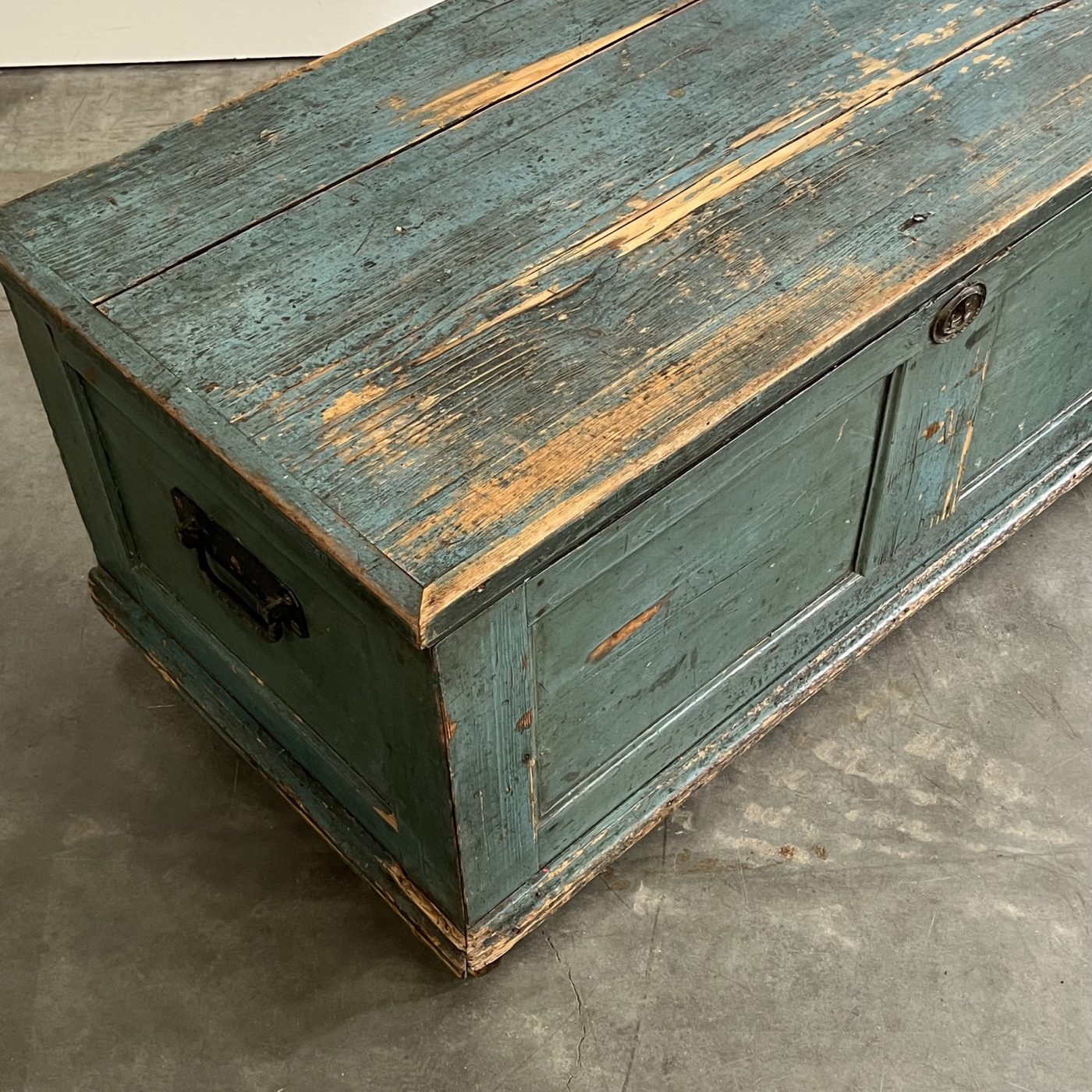 objet-vagabond-painted-trunk0002