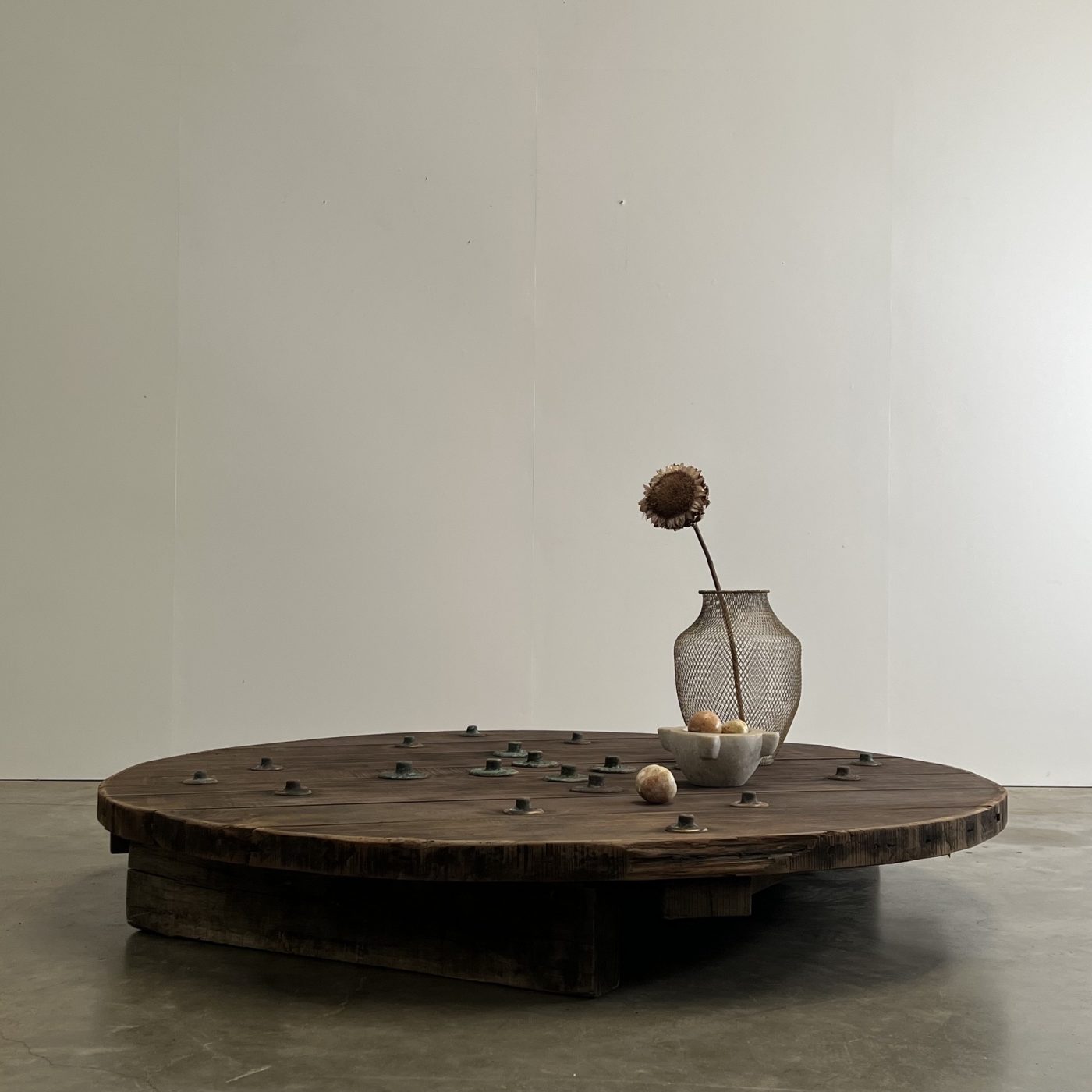 objet-vagabond-round-low-table0001