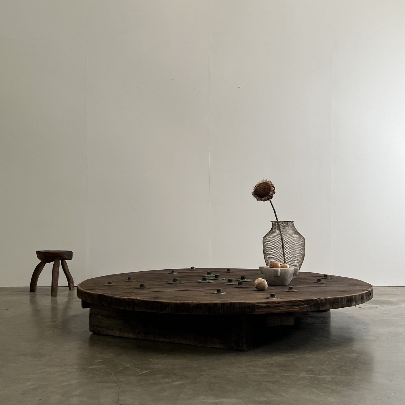 objet-vagabond-round-low-table0003