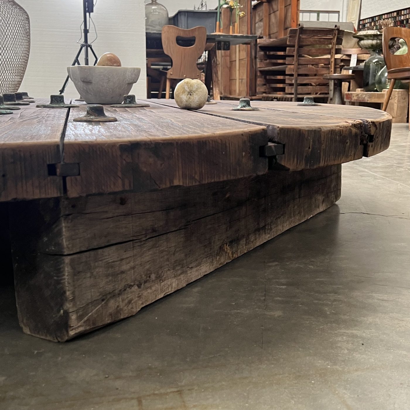 objet-vagabond-round-low-table0007