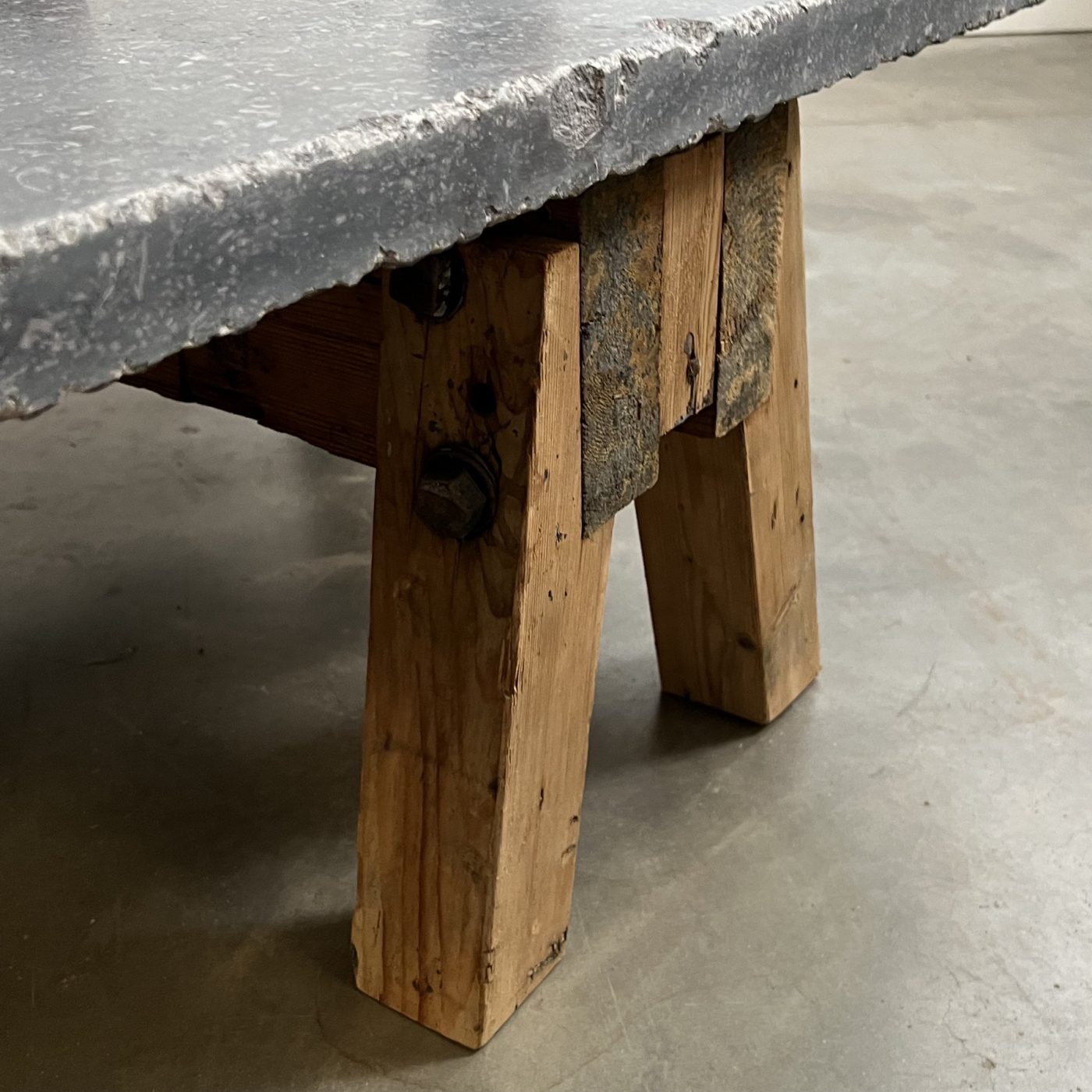 objet-vagabond-stone-coffeetable0000