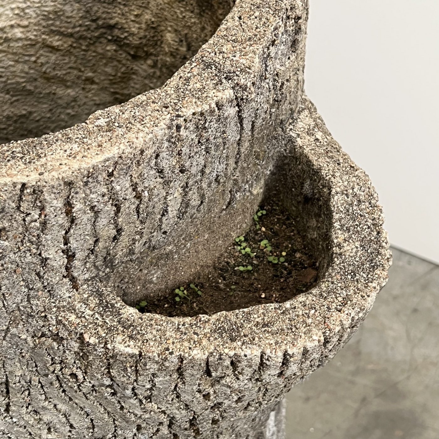 objet-vagabond-concrete-planters0003