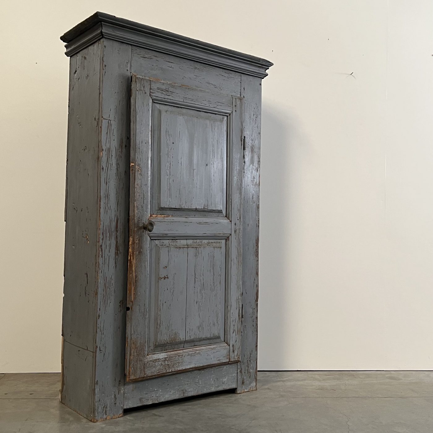 objet-vagabond-painted-cabinet0002