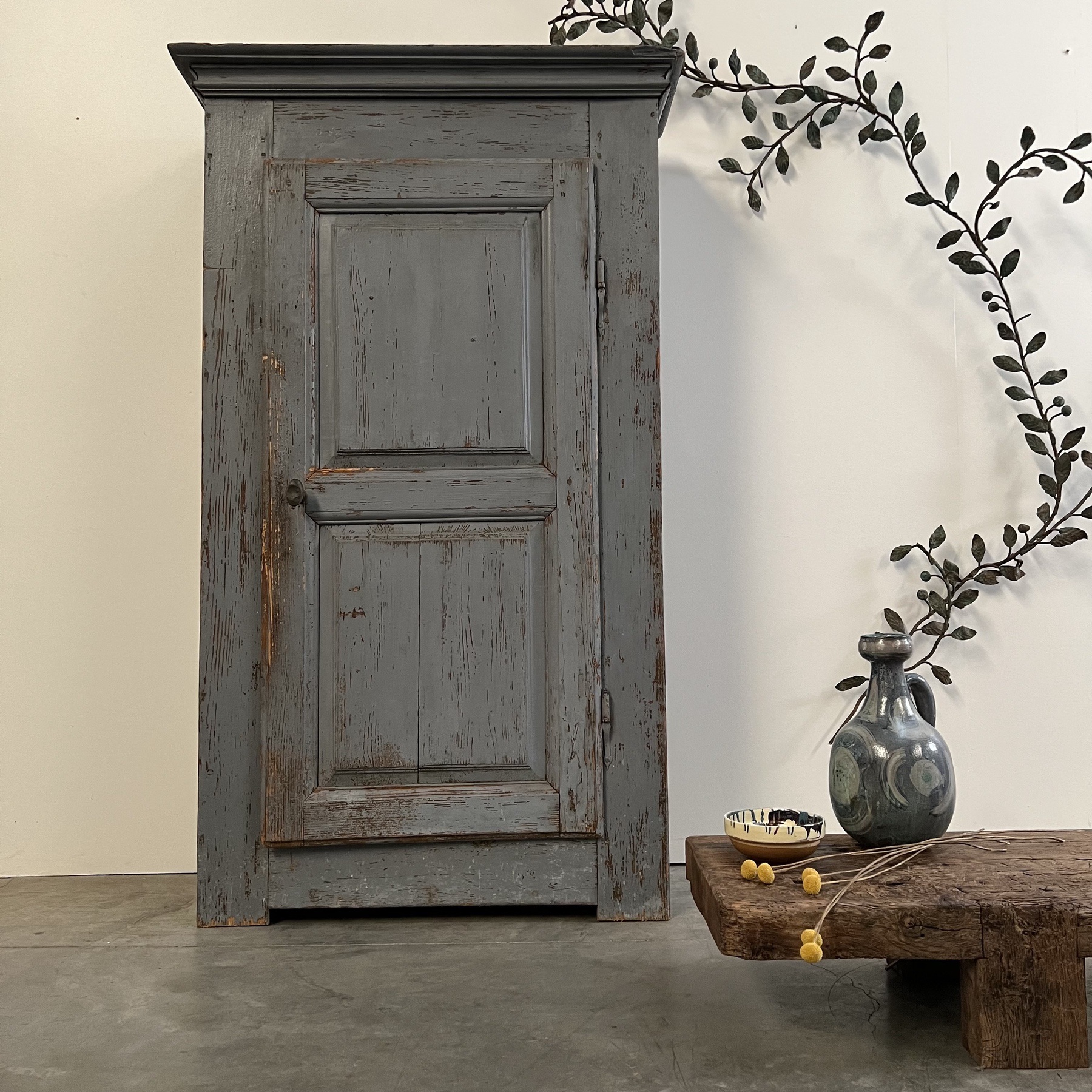 objet-vagabond-painted-cabinet0004