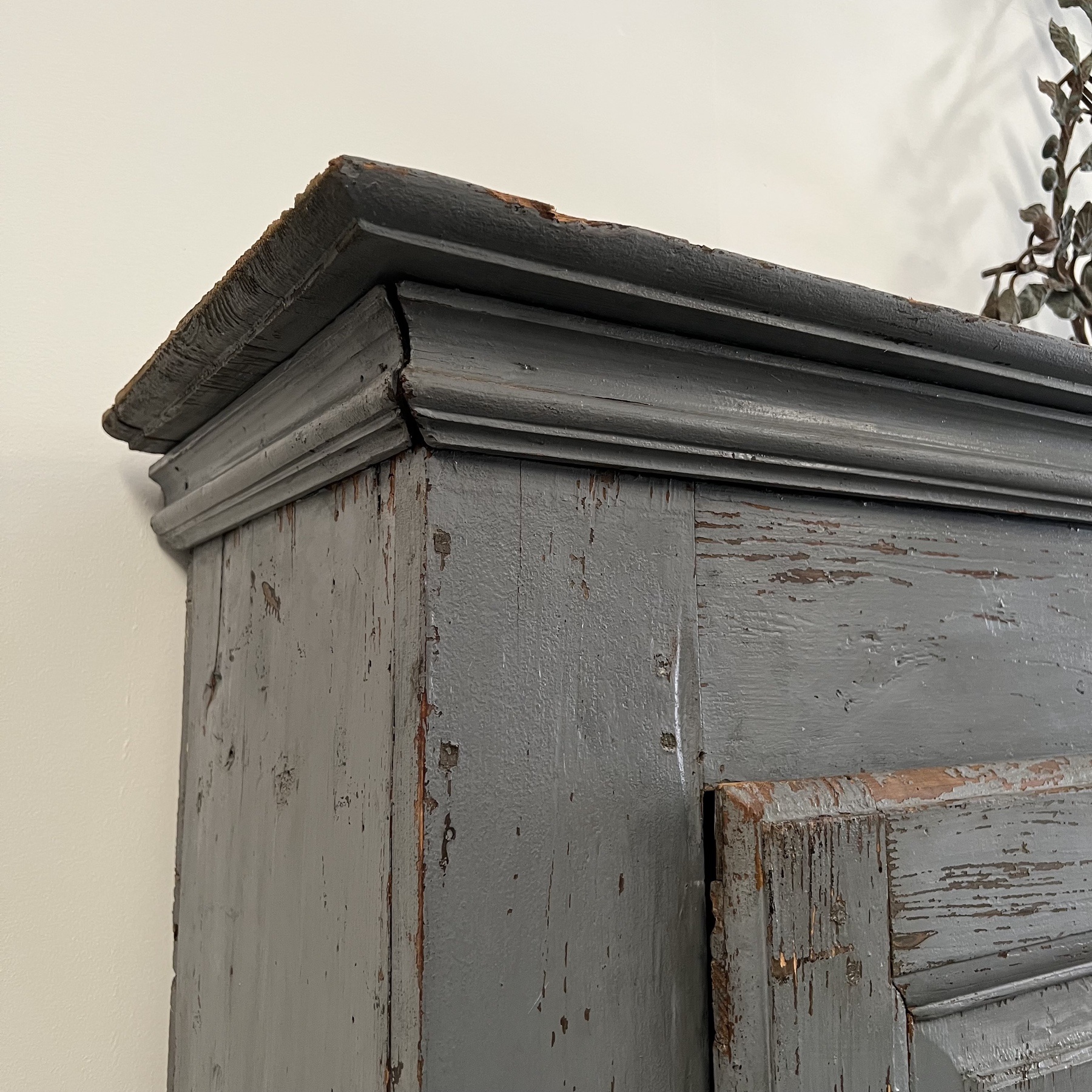 objet-vagabond-painted-cabinet0011