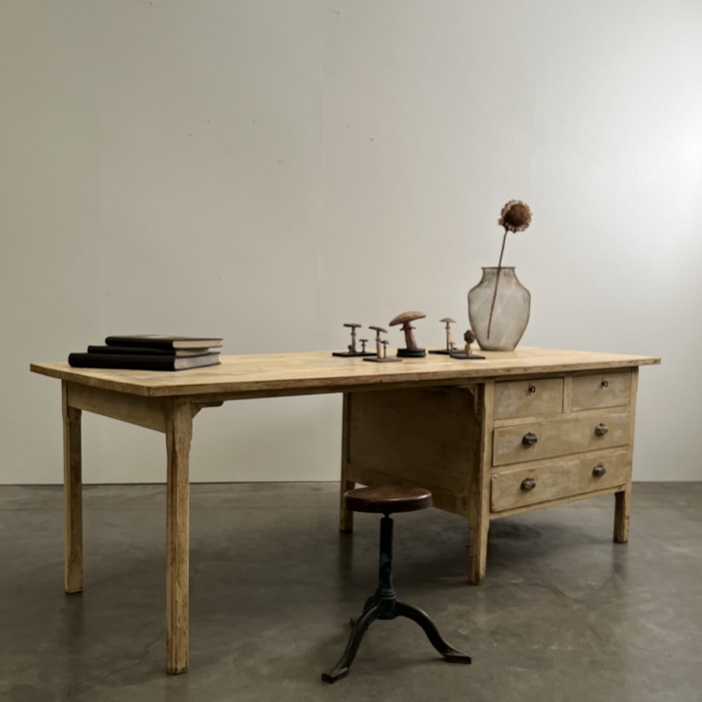 objet-vagabond-painted-desk0006