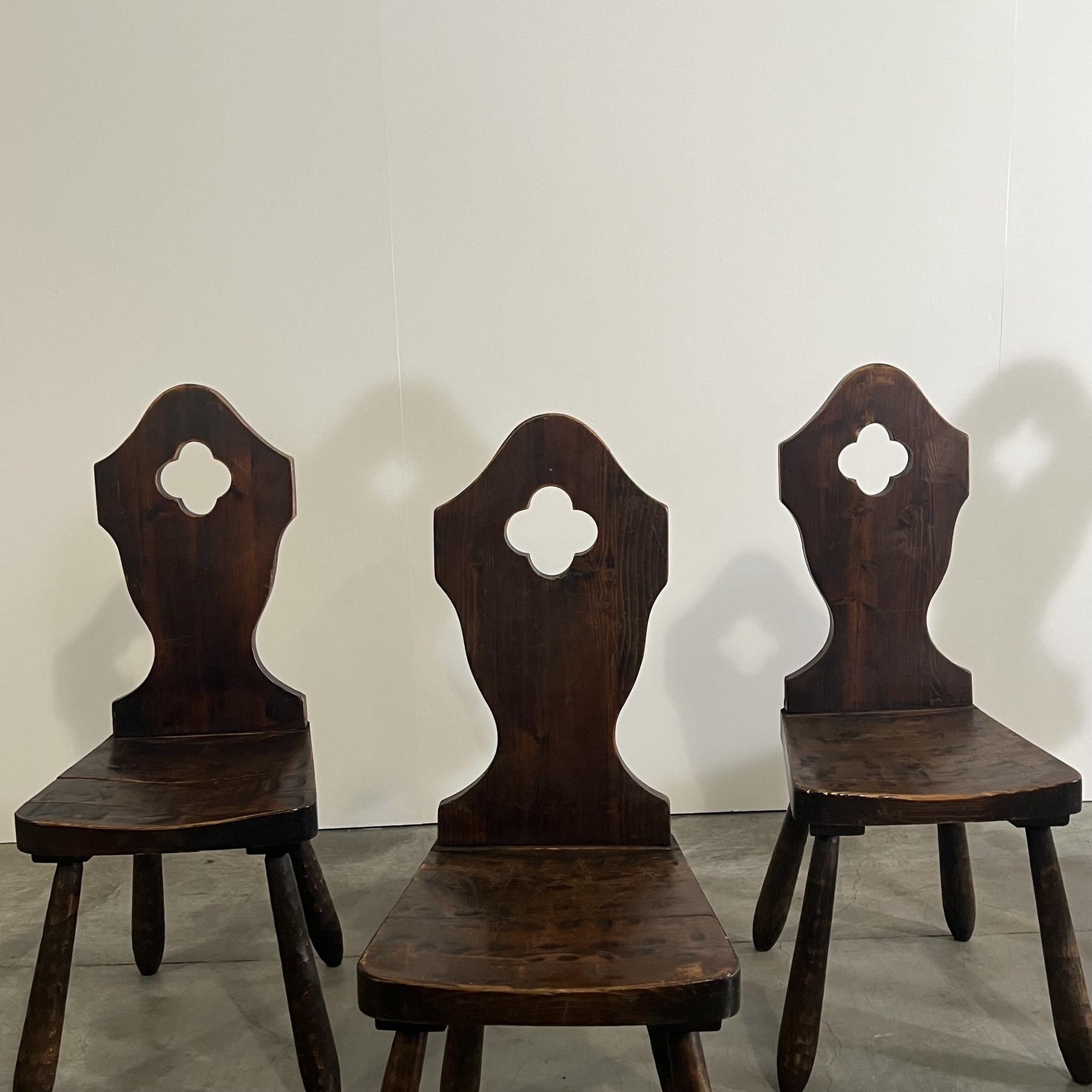 objet-vagabond-rustic-chairs0004