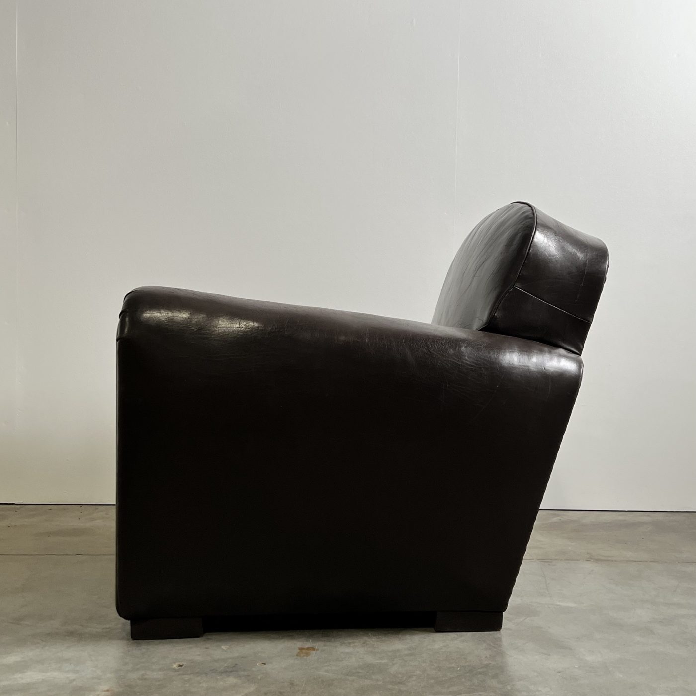 objet-vagabond-leather-armchairs0000