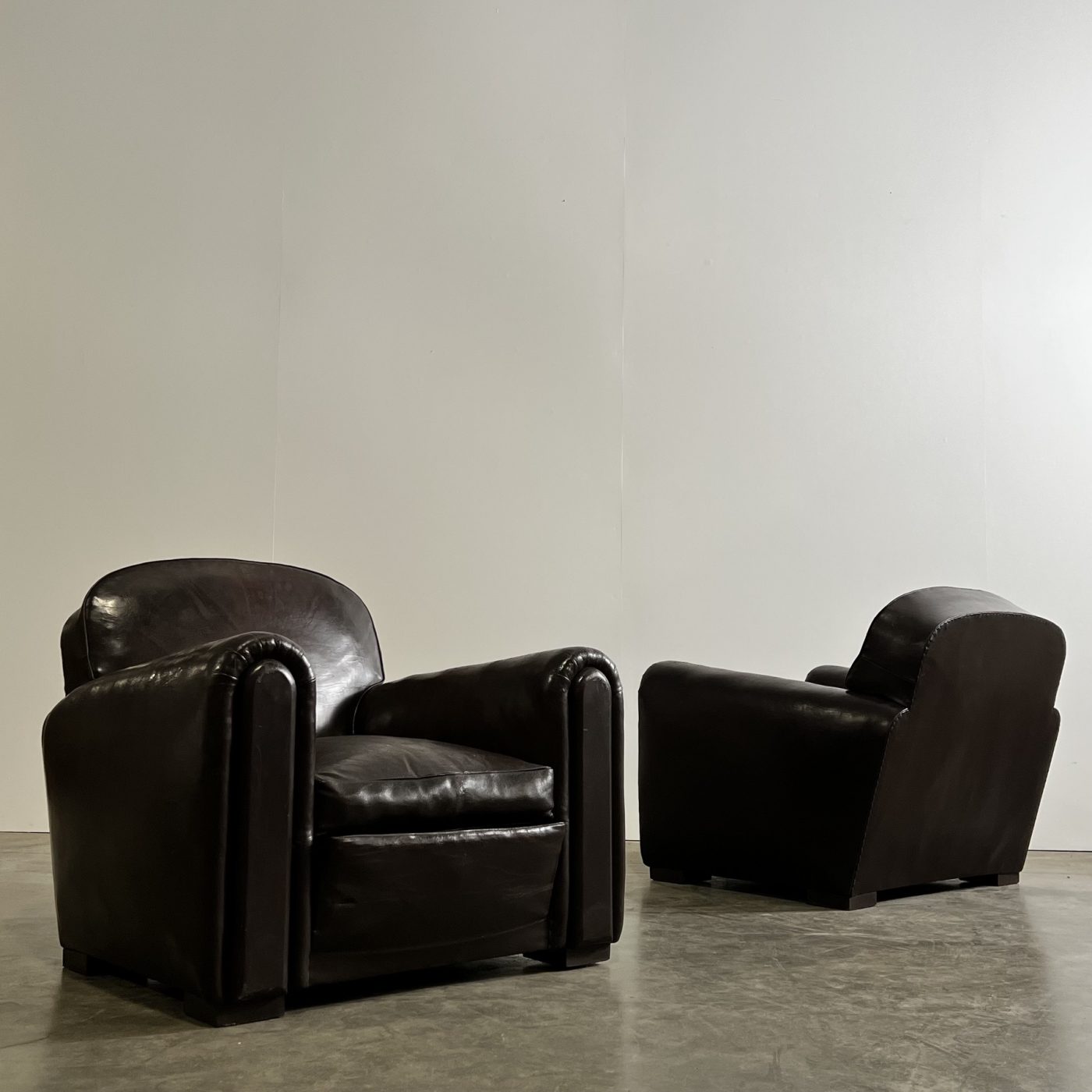 objet-vagabond-leather-armchairs0002