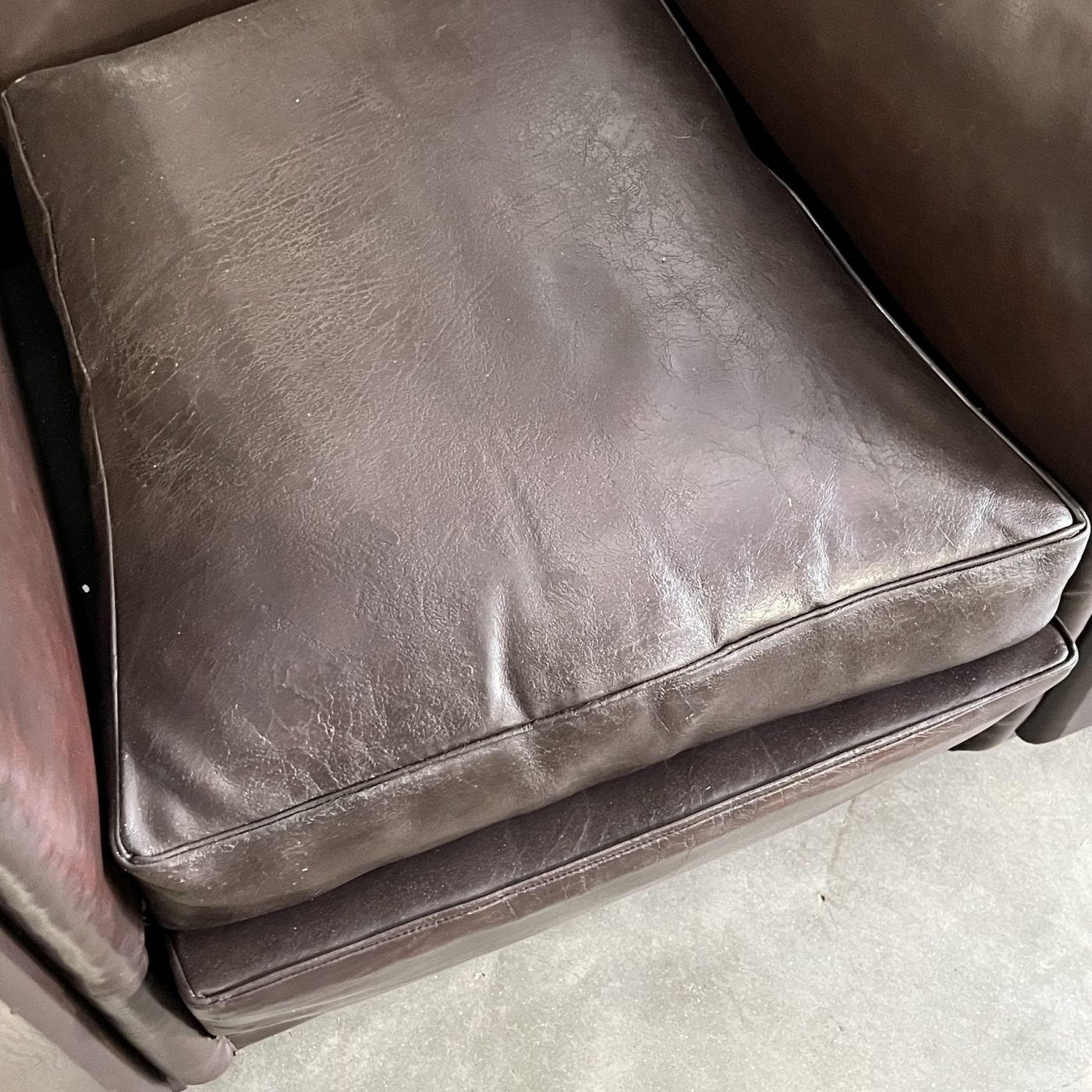 objet-vagabond-leather-armchairs0003