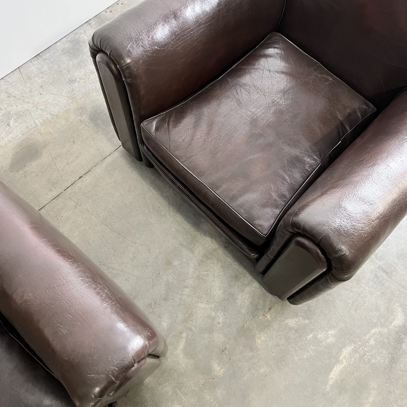 objet-vagabond-leather-armchairs0007