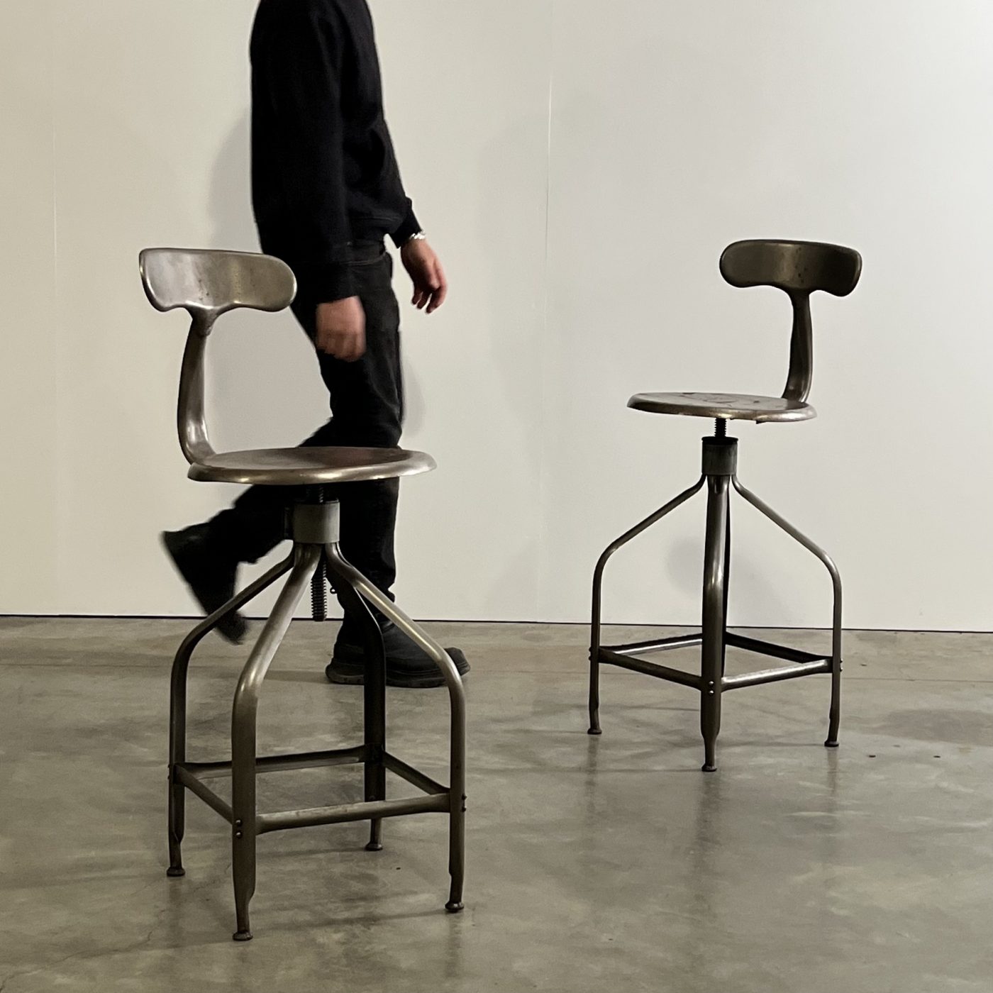 objet-vagabond-nicole-chairs0003