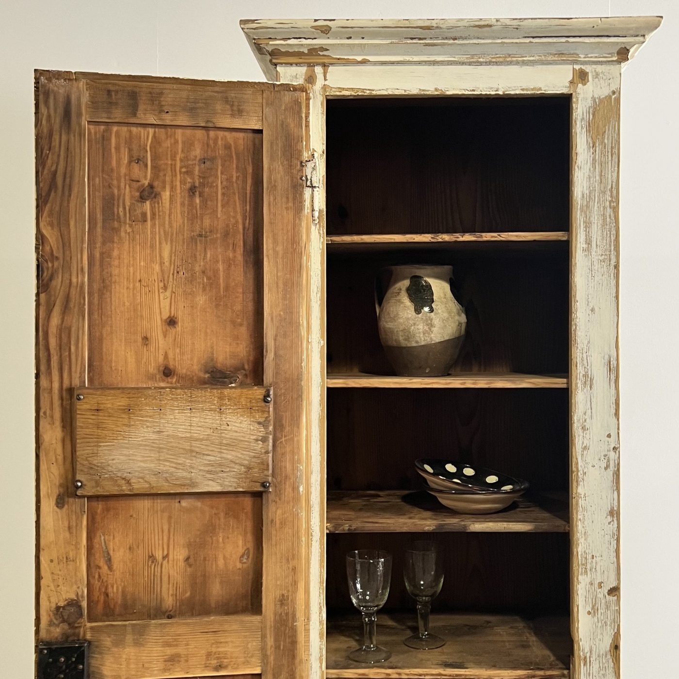 objet-vagabond-painted-cupboard0004