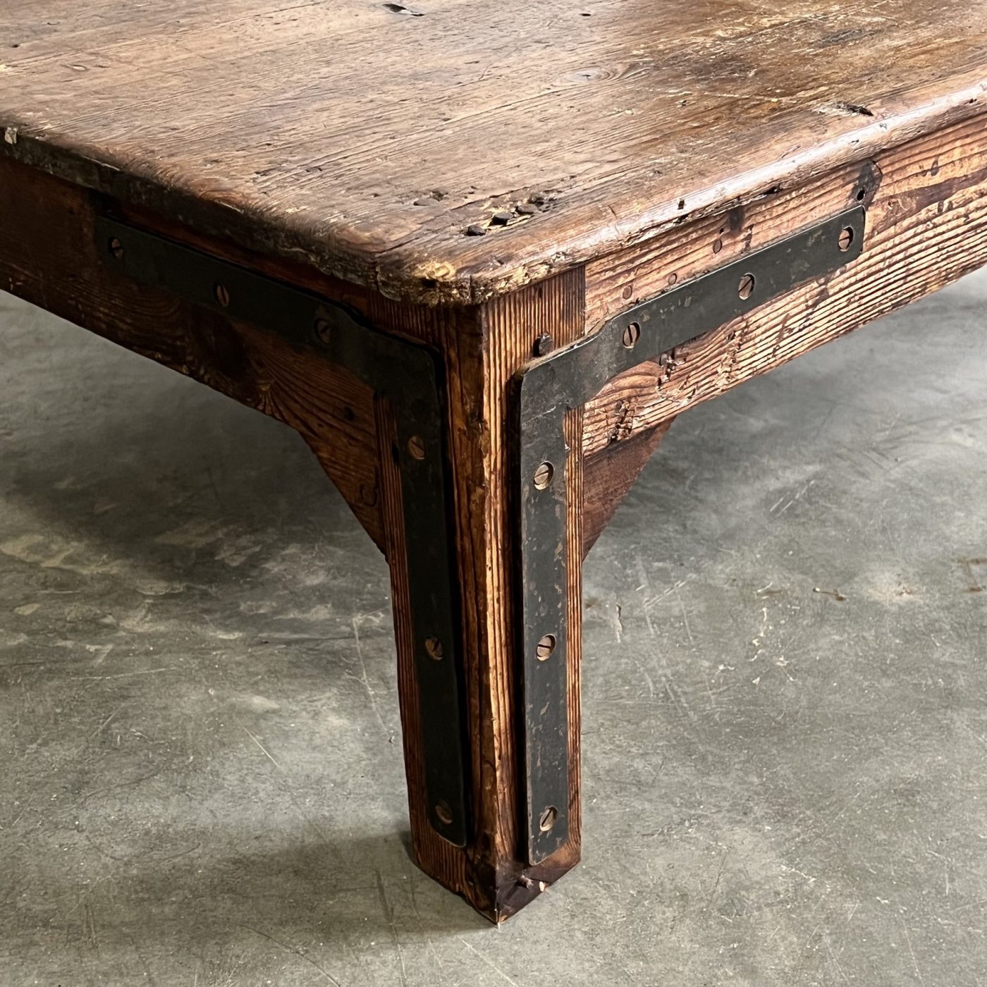 objet-vagabond-primitive-coffeetable0002