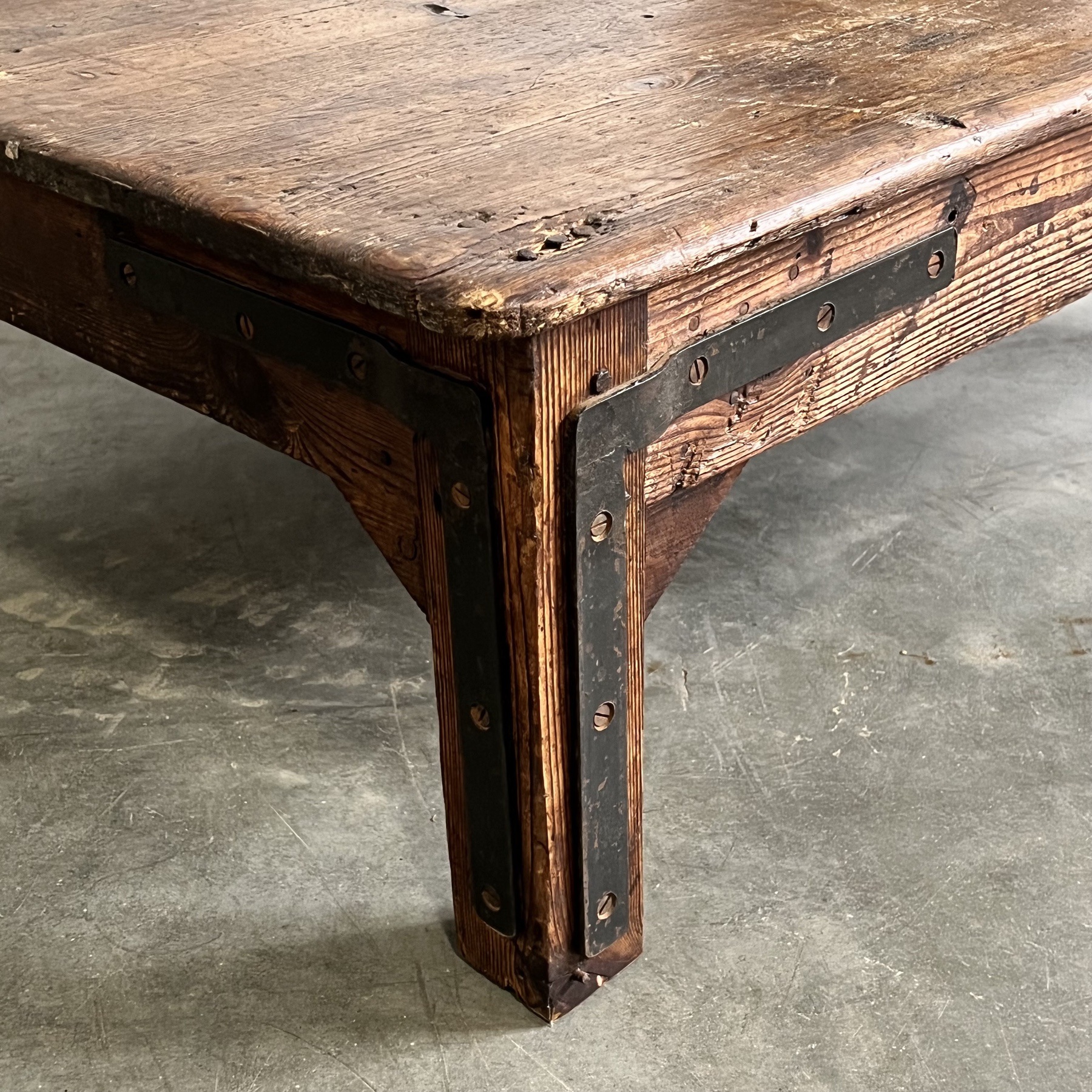 objet-vagabond-primitive-coffeetable0002