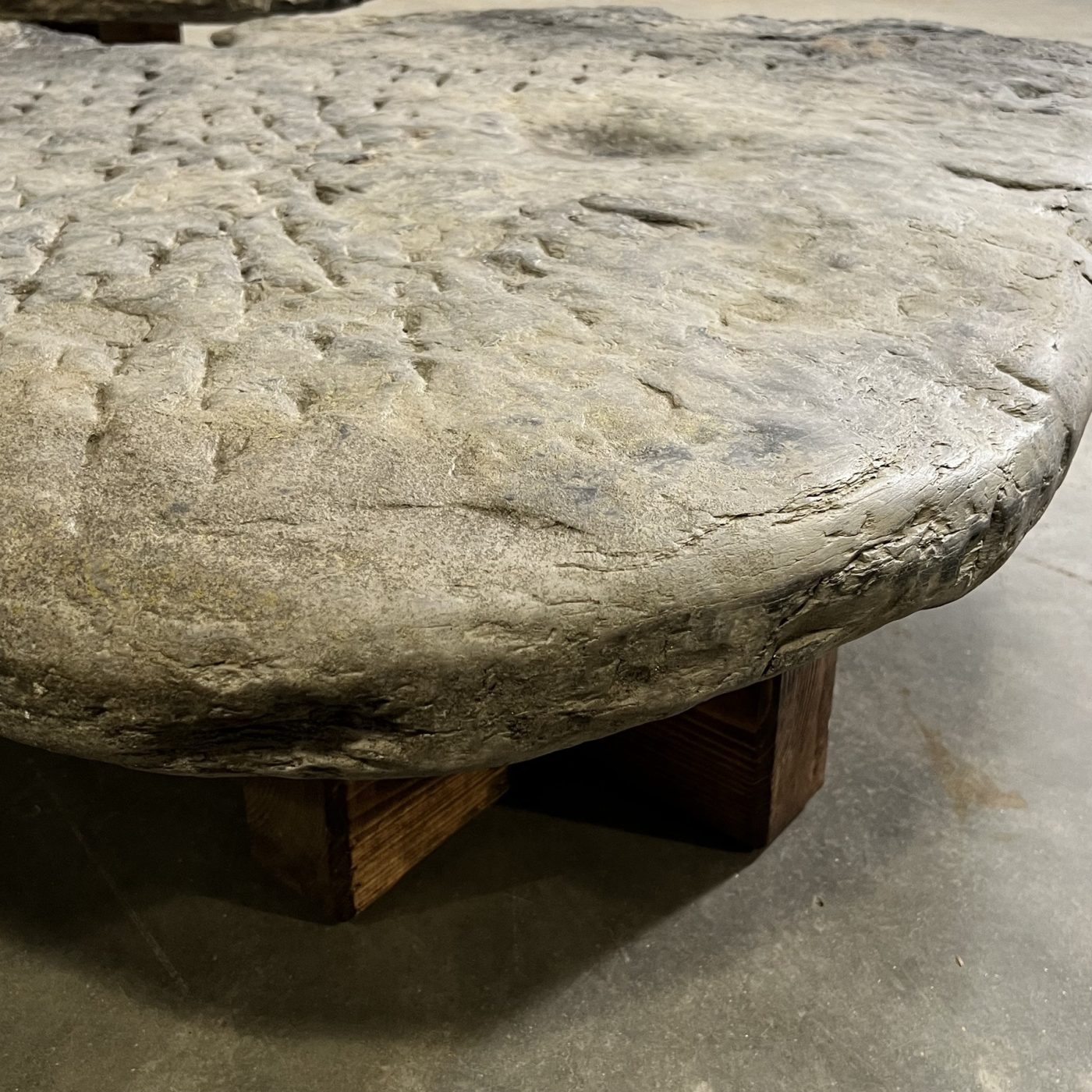 objet-vagabond-stone-coffeetable0000