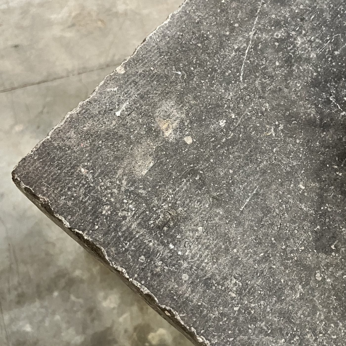 objet-vagabond-stone-table0003