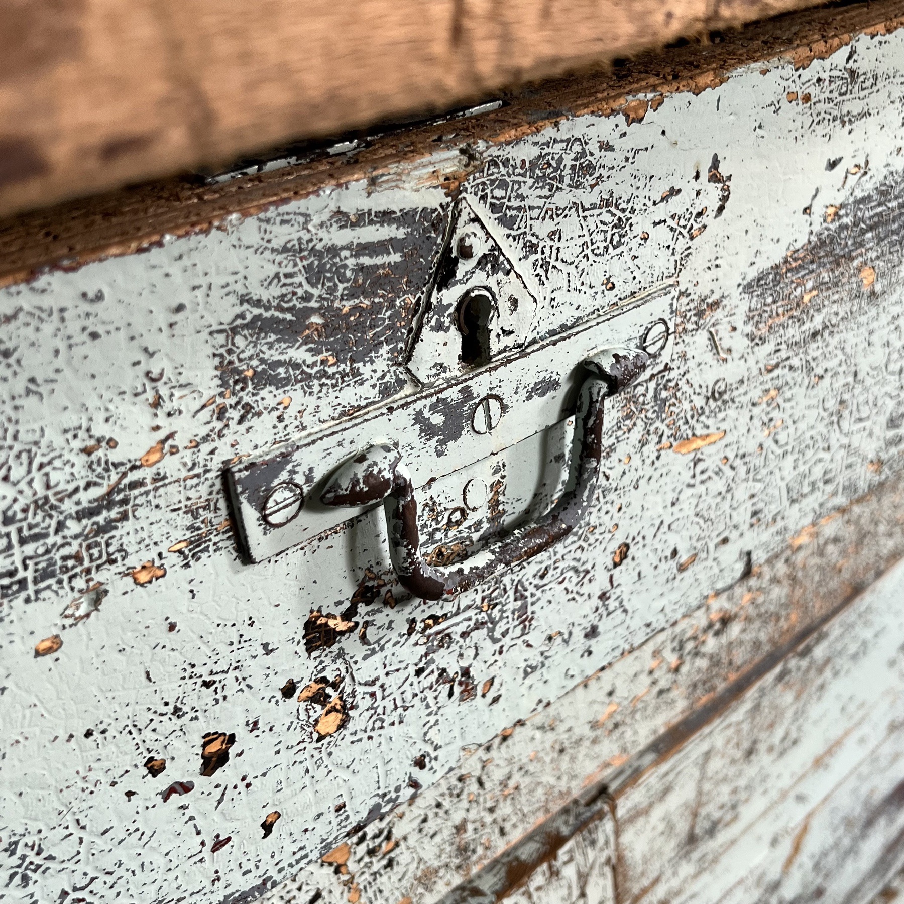 objet-vagabond-painted-cabinet0002